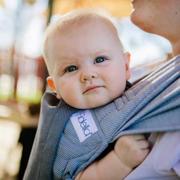 Fidella® Tragehilfe FlyTai Toddlersize Lines hellblau Fidella® Tragehilfe FlyTai Toddlersize Lines hellblau