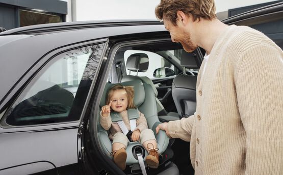 Britax Römer DUALFIX 5Z Reboarder Style | Harbor Blue Britax Römer DUALFIX 5Z Reboarder Style | Harbor Blue