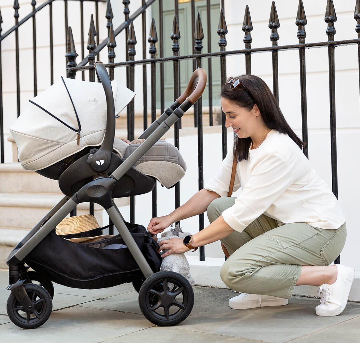 Joie Signature Finiti Kompakt-Kinderwagen Oyster