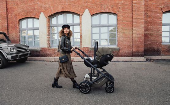 Britax Römer BABY-SAFE PRO LUX | onyx Black Britax Römer BABY-SAFE PRO LUX | onyx Black