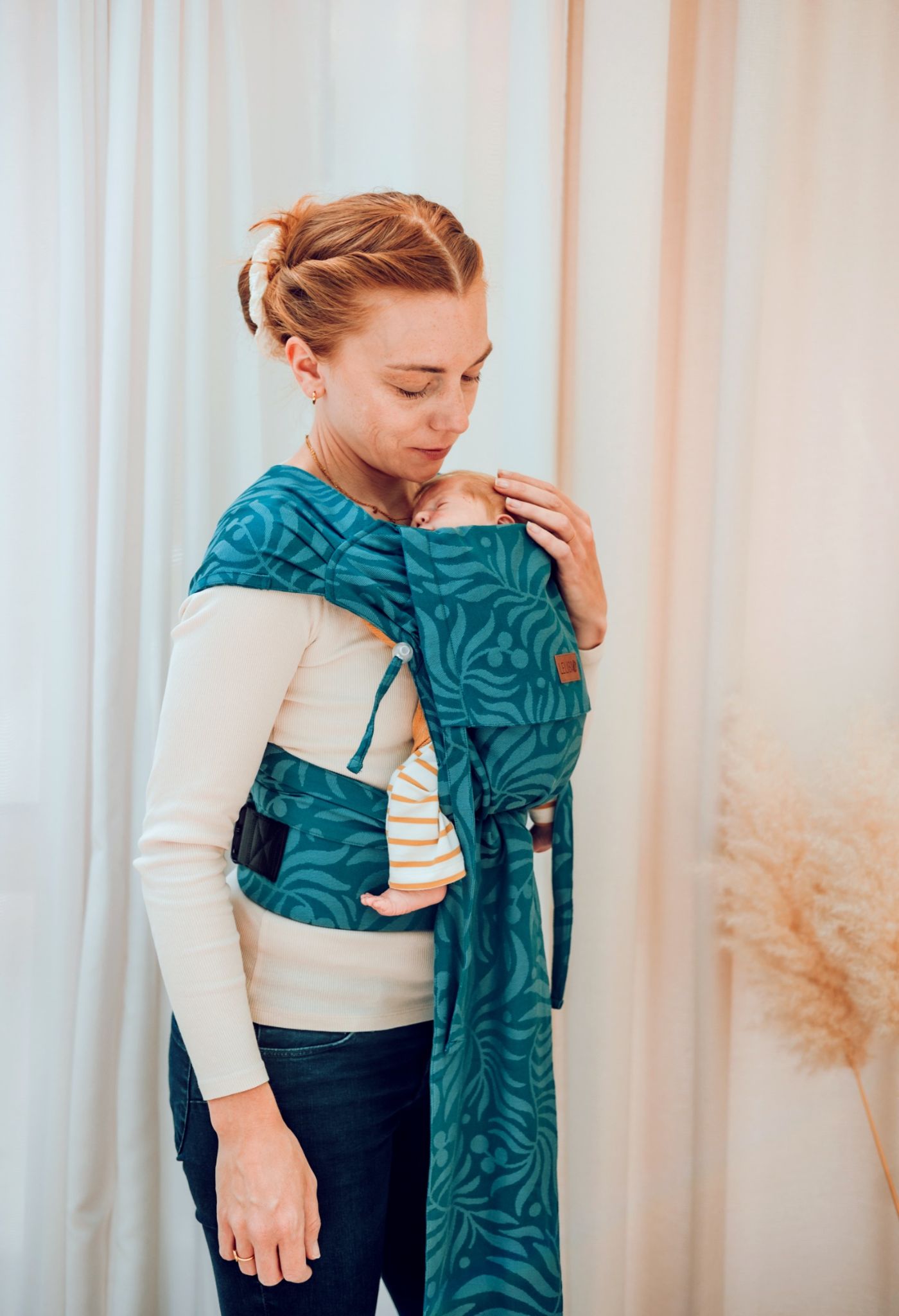 LELIBA Tai Babytrage mit Polster Leaf Bungi Coralie