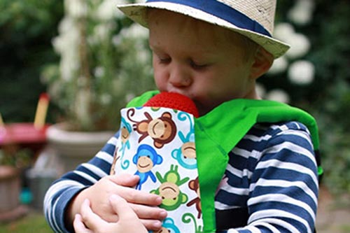 Buzzidil Puppentragehilfe Pink Feathers