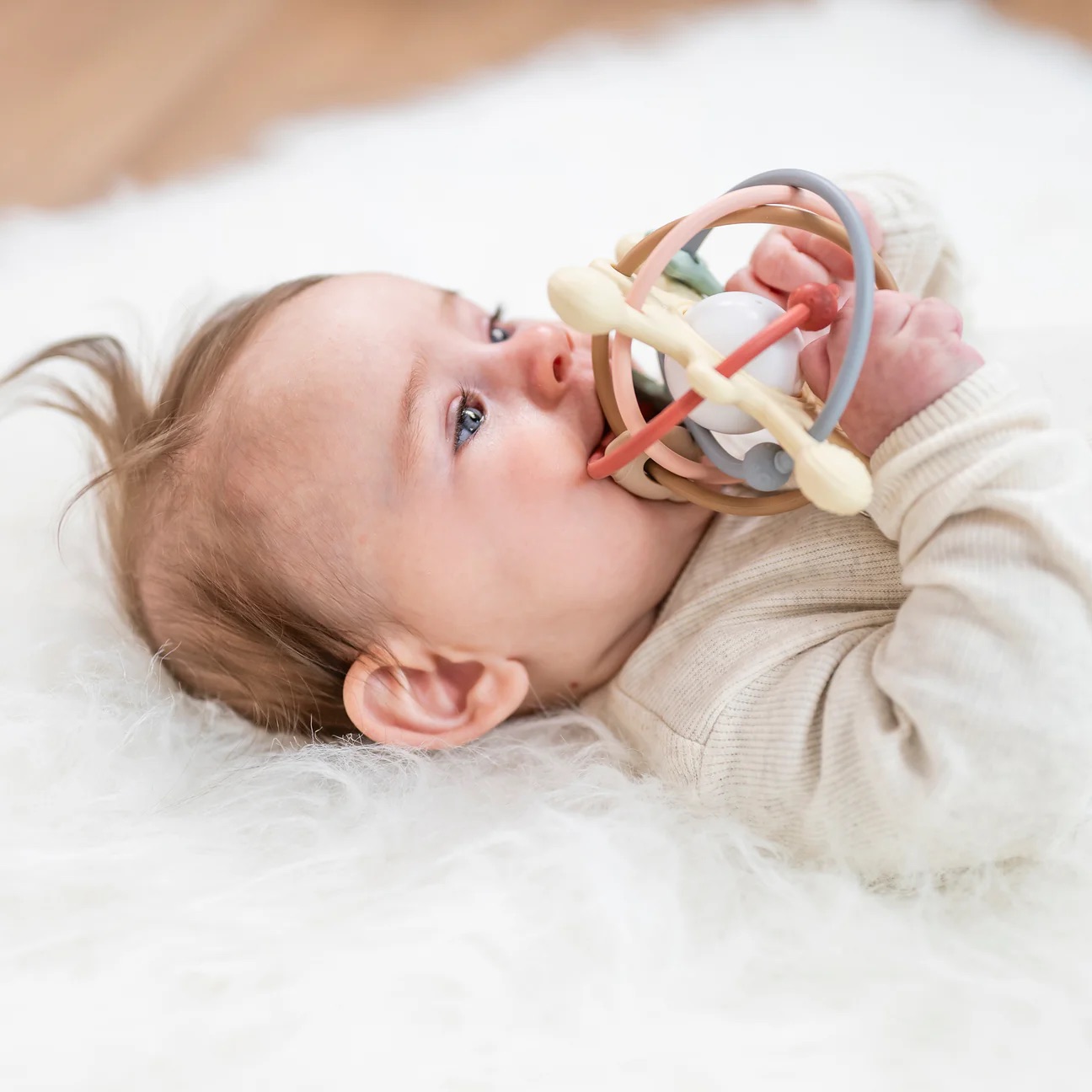 Nattou Beißring mit Rassel Galaxy Silikon Beige