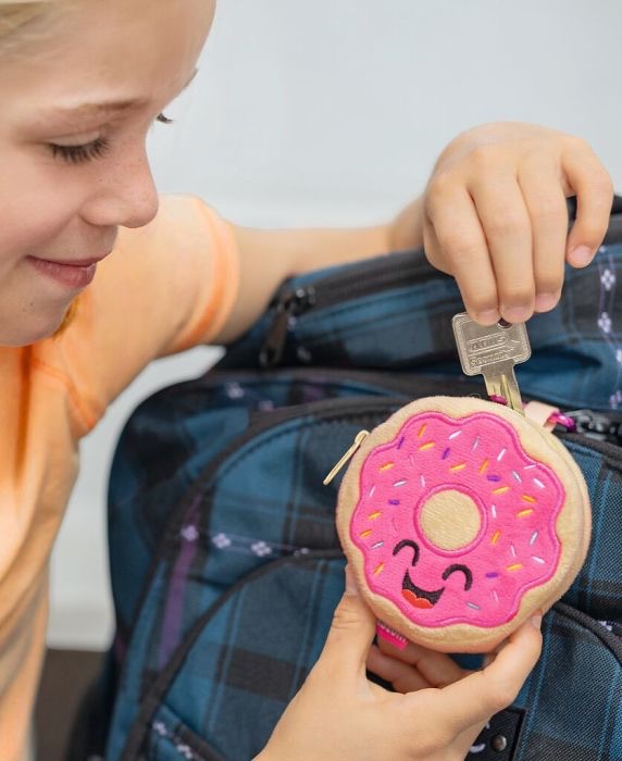moses Verlag Happy Day Plüsch-Täschchen mit Karabiner Donut moses Verlag Happy Day Plüsch-Täschchen mit Karabiner Donut