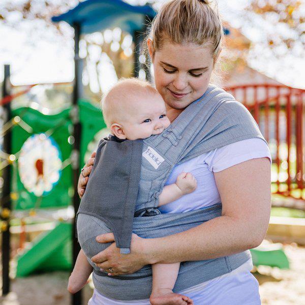 Fidella® Tragehilfe FlyTai Toddlersize Lines hellblau Fidella® Tragehilfe FlyTai Toddlersize Lines hellblau