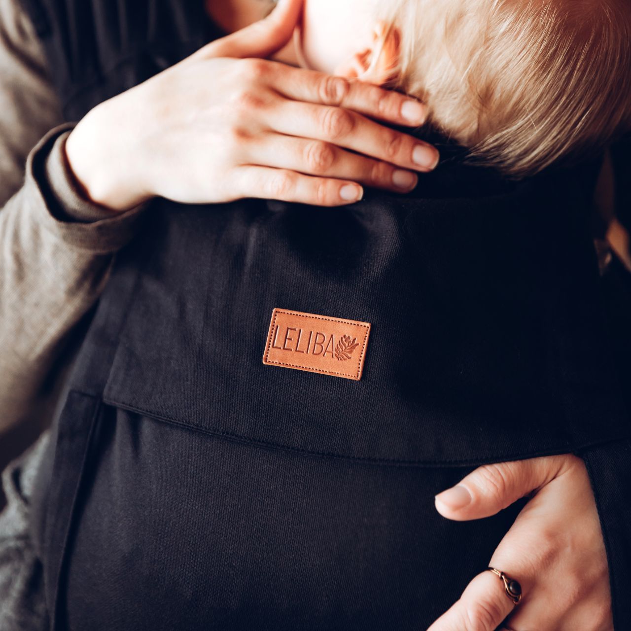 LELIBA Tai Babytrage mit Polster Leaf Merula