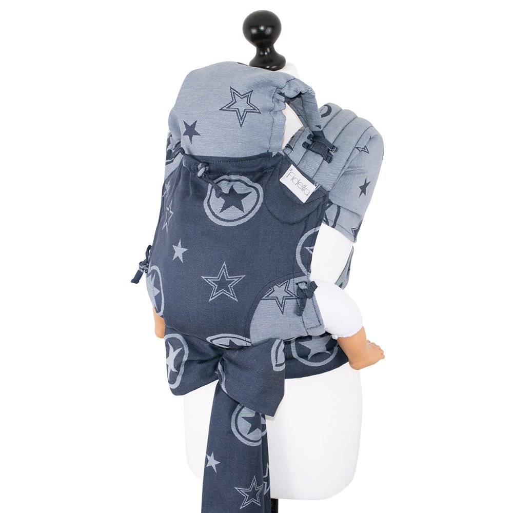 Fidella® Tragehilfe FlyClick Half-Buckle Babysize (56 - 86 cm /15 kg) Outer Space blue (Aussteller) Fidella® Tragehilfe FlyClick Half-Buckle Babysize (56 - 86 cm /15 kg) Outer Space blue (Aussteller)