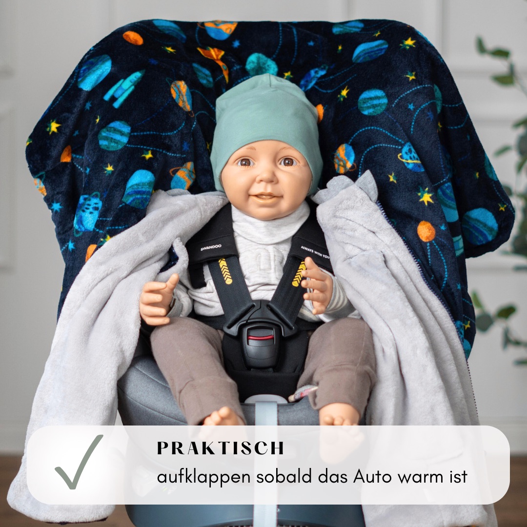 Kikkifax Kindersitzponcho aus Fleece Space