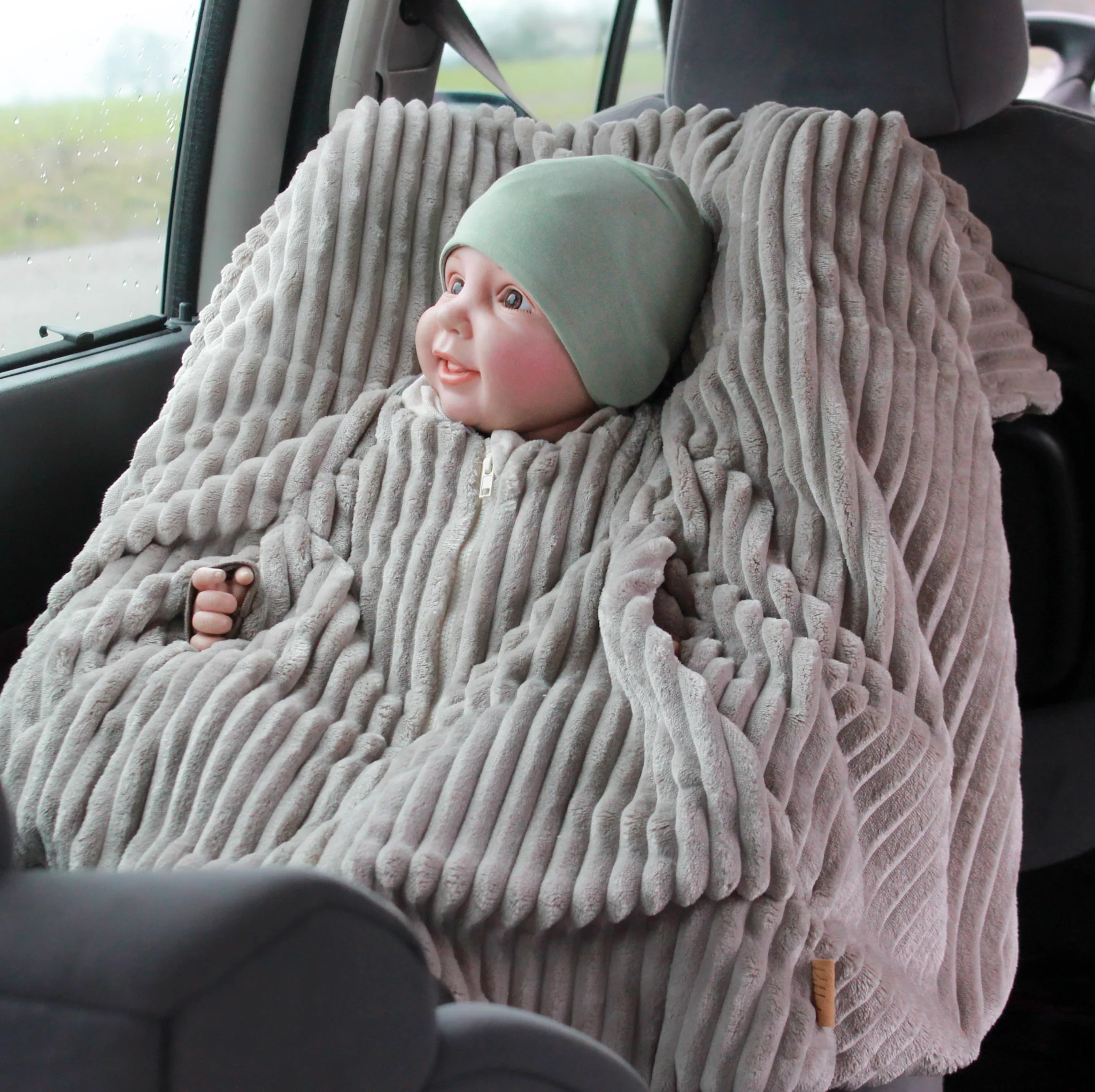 Kikkifax Kindersitzponcho aus Fleece Lovely Grey Kikkifax Kindersitzponcho aus Fleece Lovely Grey