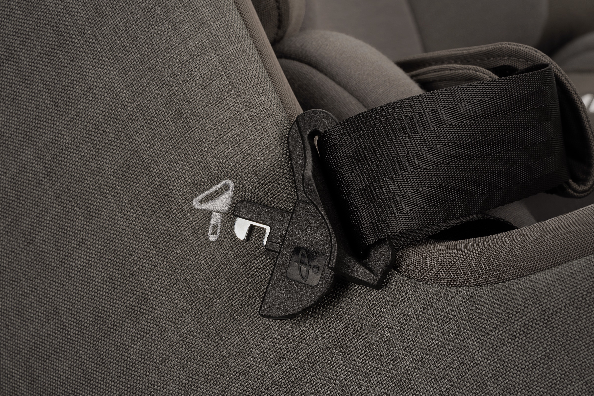 nuna PRUU Reboarder (40 – 105 cm/ 0 – 19 kg) Granite nuna PRUU Reboarder (40 – 105 cm/ 0 – 19 kg) Granite